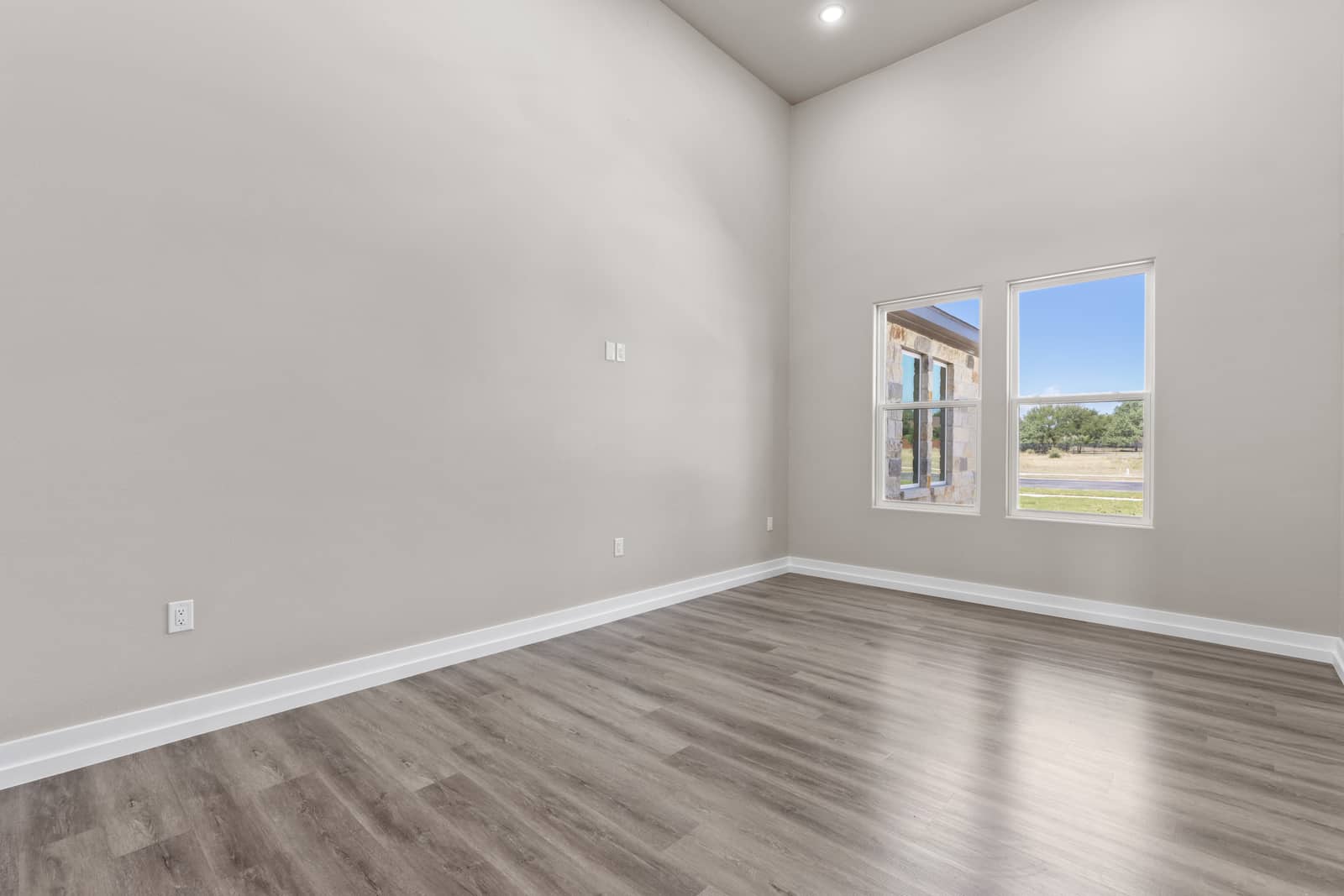 Flexible room with front-facing windows at 262 Sunday Drive